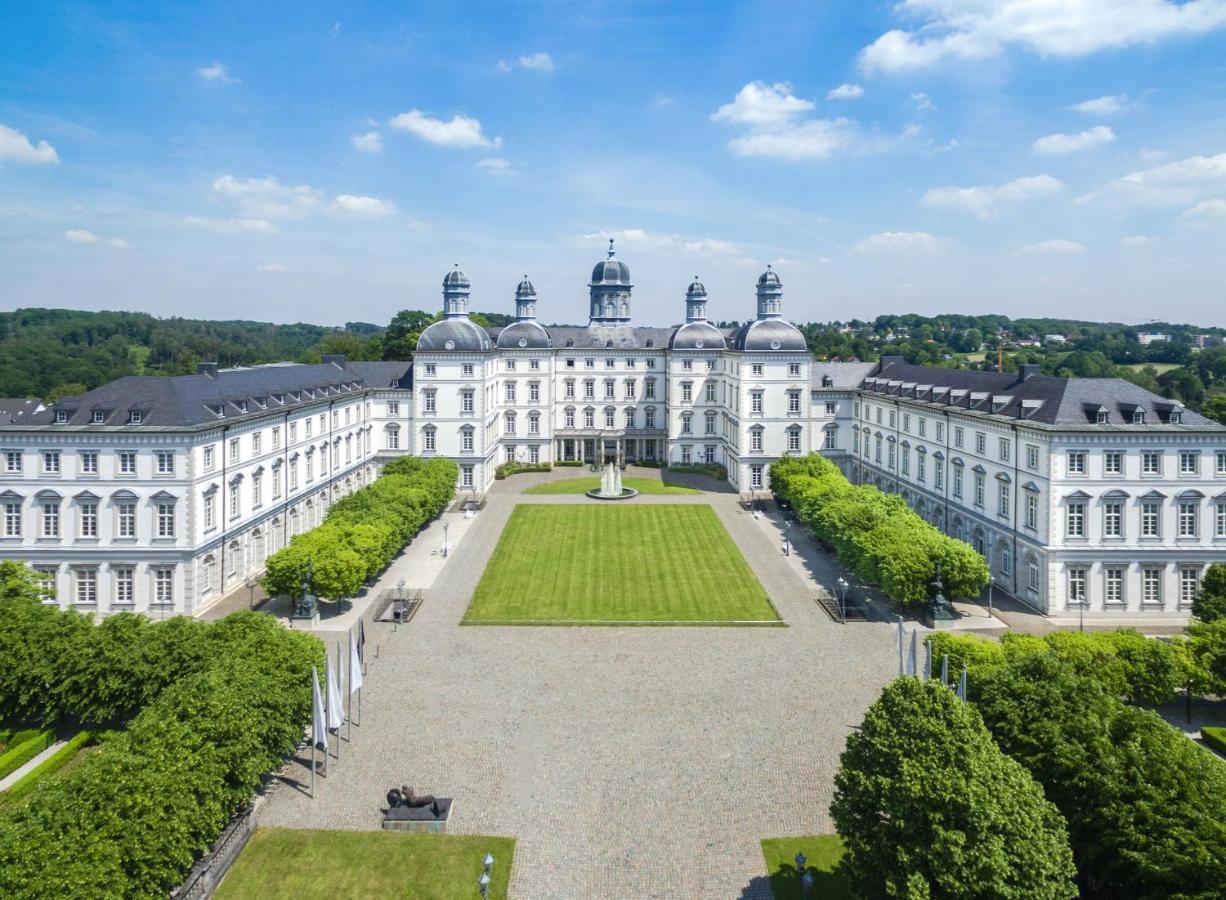 Althoff Grandhotel Schloss Bensberg Bergisch Gladbach Kültér fotó Aerial view of the university's main building