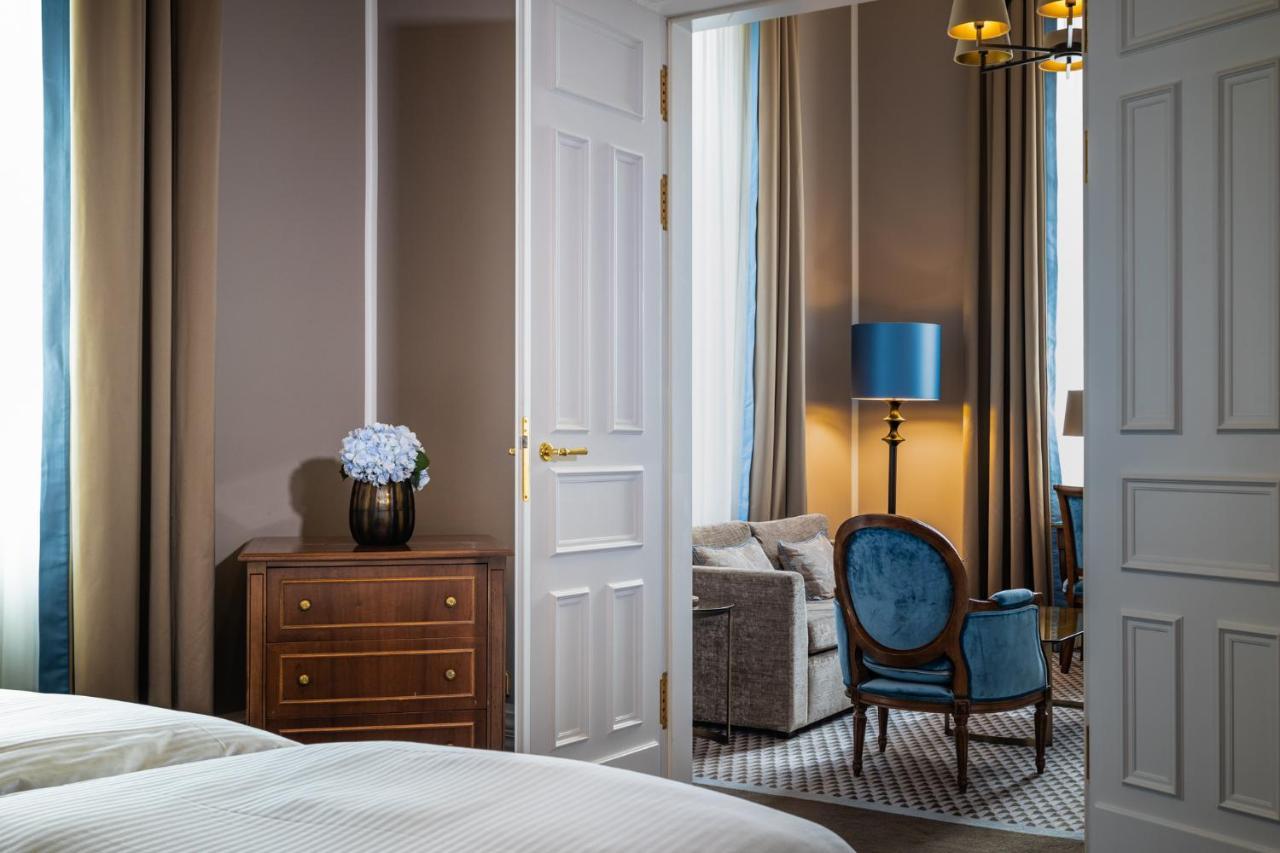 Althoff Grandhotel Schloss Bensberg Bergisch Gladbach Kültér fotó A suite at the hotel