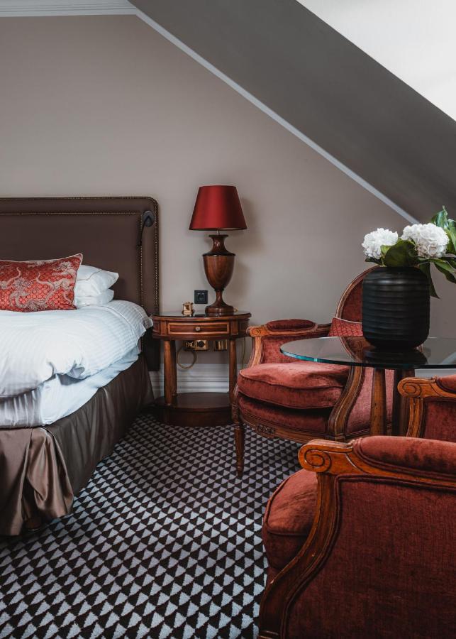 Althoff Grandhotel Schloss Bensberg Bergisch Gladbach Kültér fotó A bedroom at the hotel