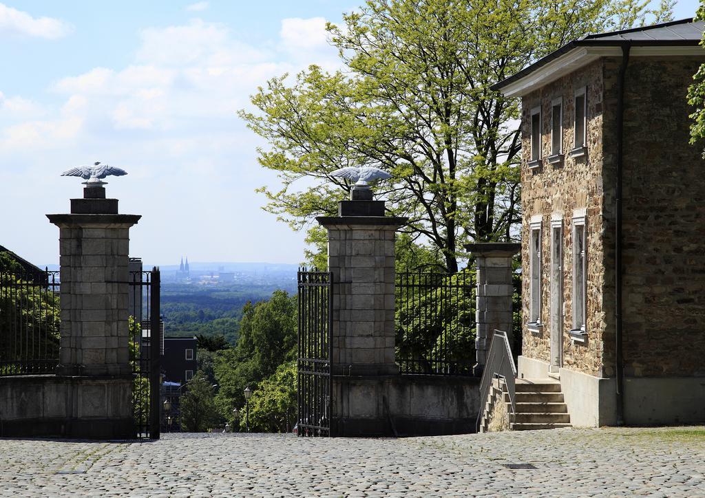 Althoff Grandhotel Schloss Bensberg Bergisch Gladbach Kültér fotó Entrance to the house